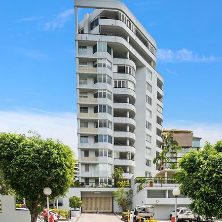 Lavish 3-Bed With Wraparound Balcony And Pool Leilighet Brisbane Eksteriør bilde