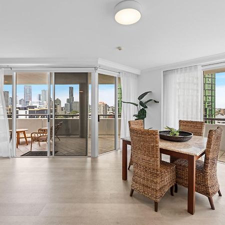 Lavish 3-Bed With Wraparound Balcony And Pool Leilighet Brisbane Eksteriør bilde