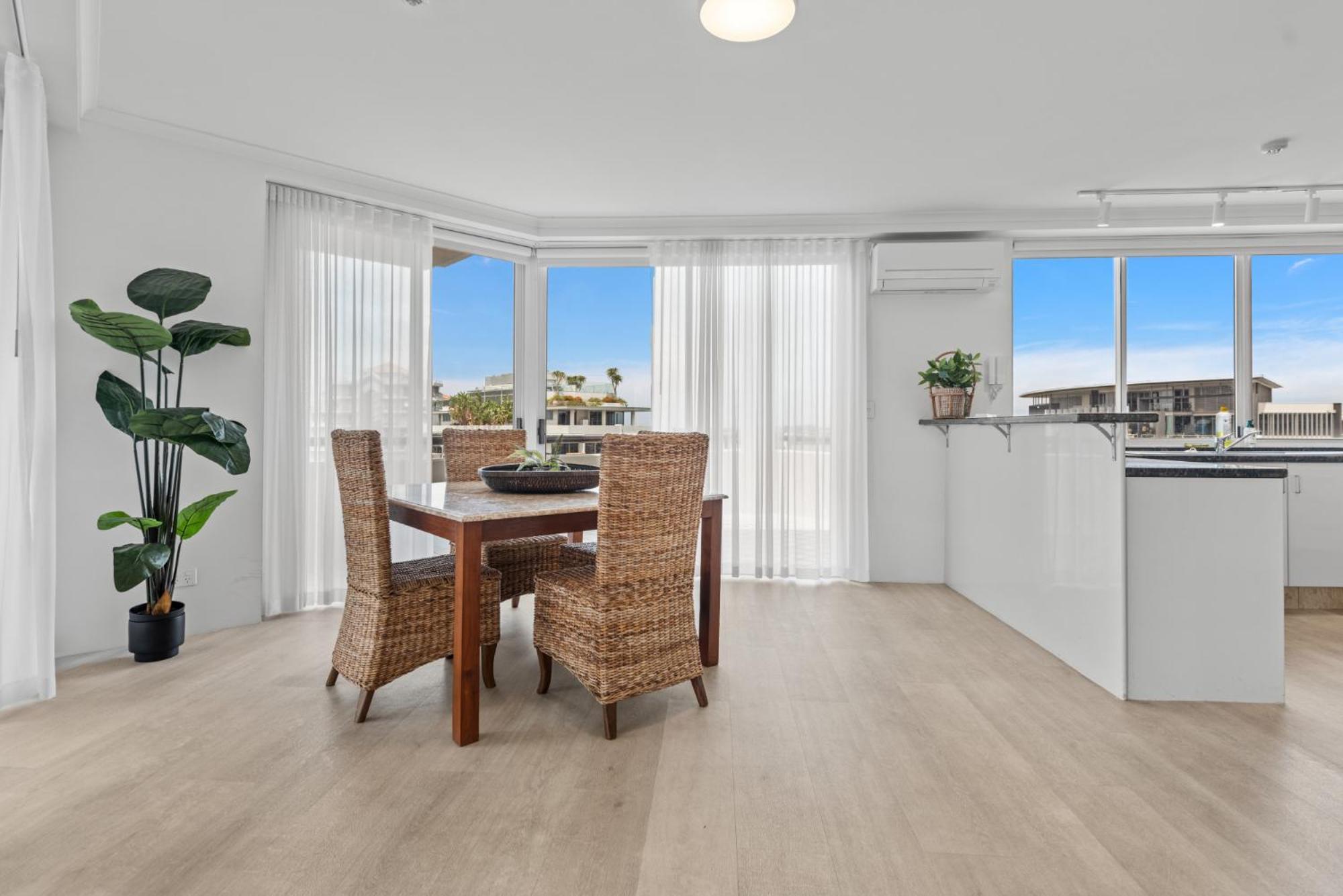 Lavish 3-Bed With Wraparound Balcony And Pool Leilighet Brisbane Eksteriør bilde